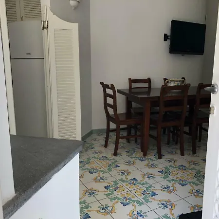 Regina Di - Casa Clara - Capri
